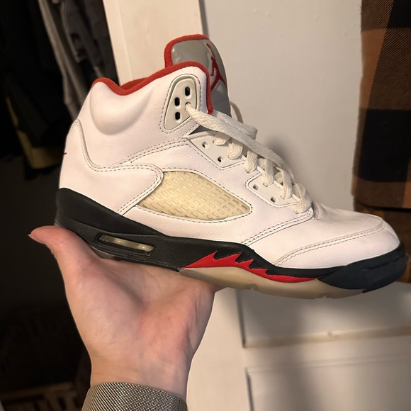 AIR JORDAN 5 FIRE RED SIZE 5 YOUTH (6.5 WOMENS) - Picture 6 of 6
